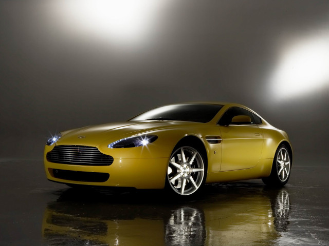 Aston Martin AMV8 Vantage фото