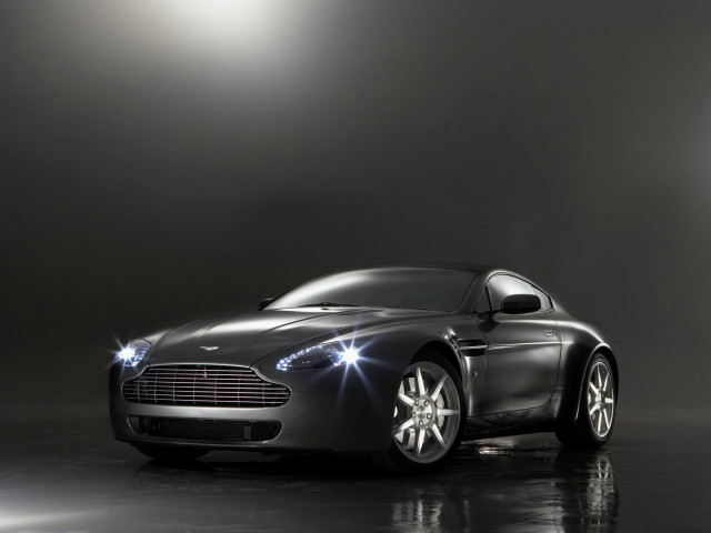 Aston Martin AMV8 Vantage фото