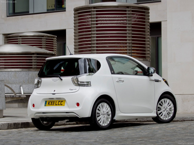 Aston Martin Cygnet фото