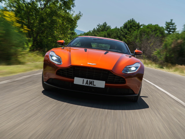 Aston Martin DB11 фото