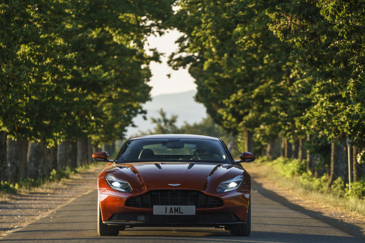 Aston Martin DB11 фото 173912