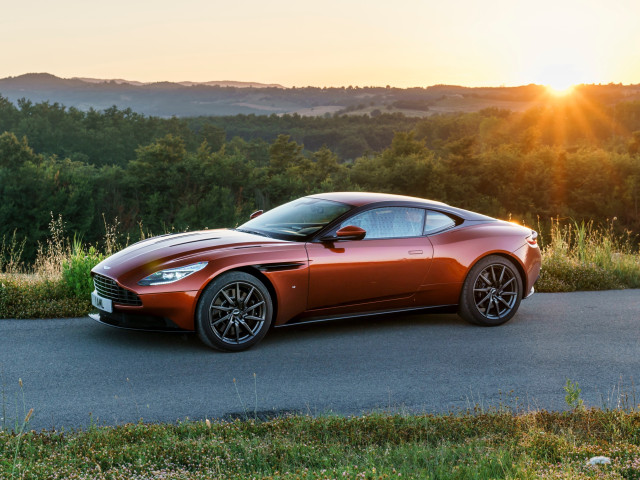 Aston Martin DB11 фото