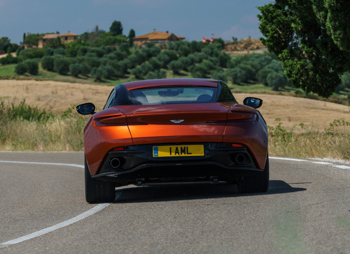 Aston Martin DB11 фото 173925