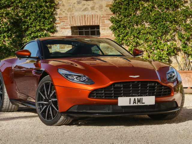 Aston Martin DB11 фото