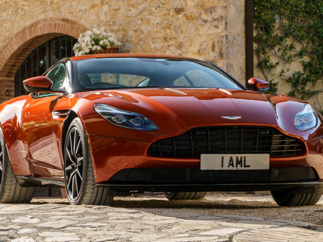 Aston Martin DB11 фото