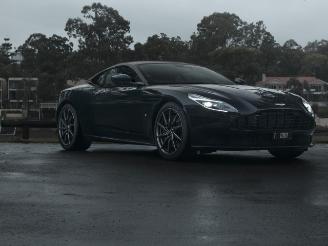 Aston Martin DB11 фото