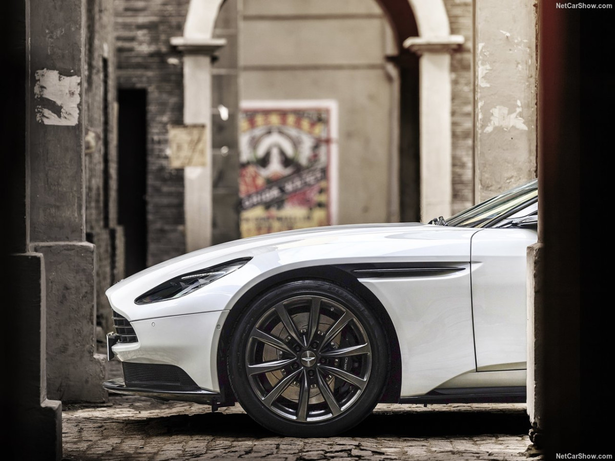 Aston Martin DB11 фото 185185