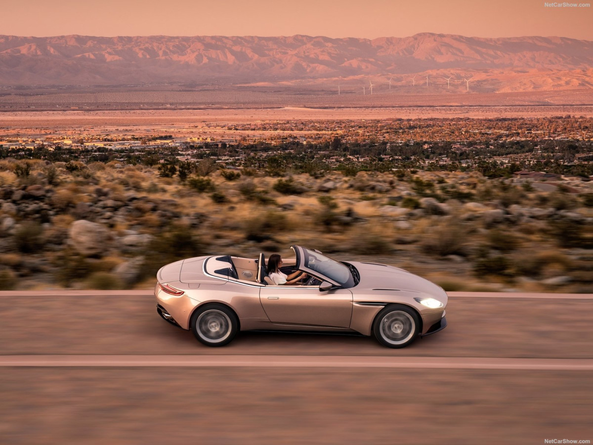 Aston Martin DB11 фото 188688