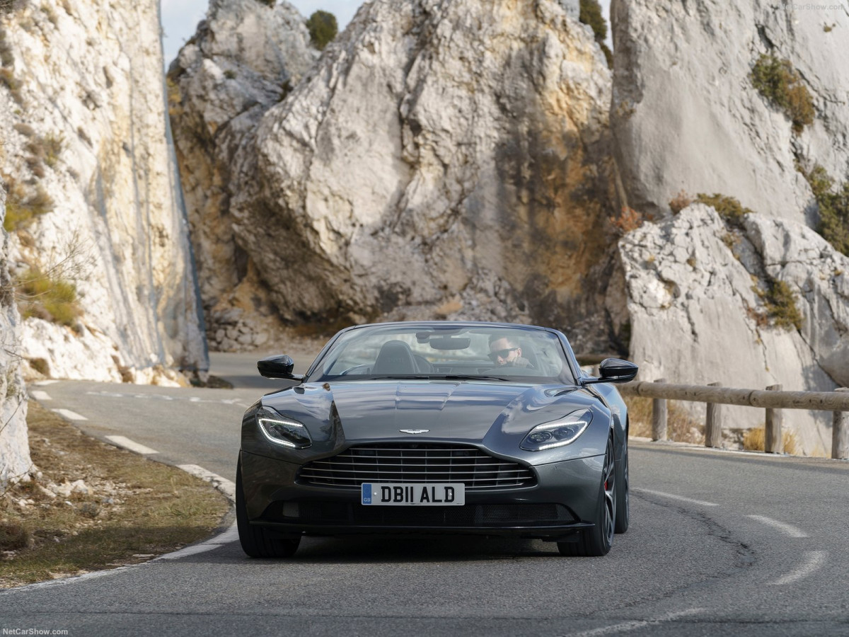 Aston Martin DB11 фото 196131