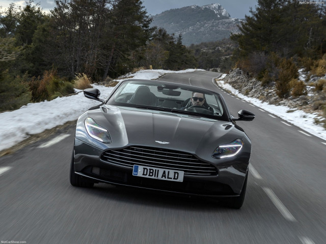 Aston Martin DB11 фото