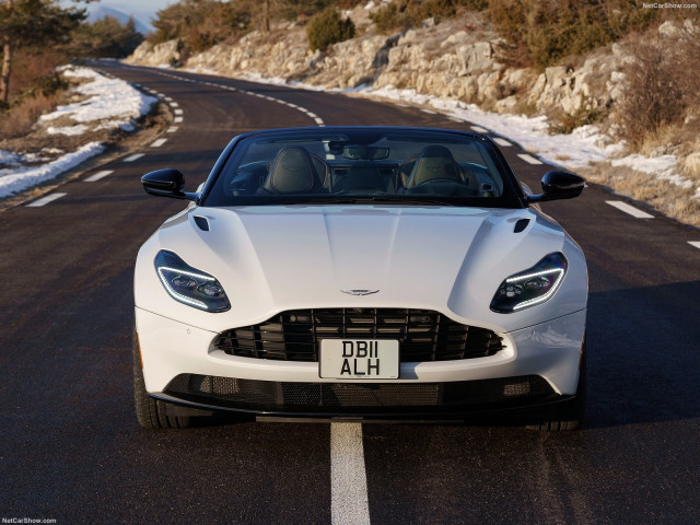 Aston Martin DB11 фото