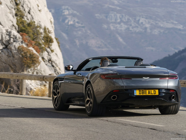 Aston Martin DB11 фото