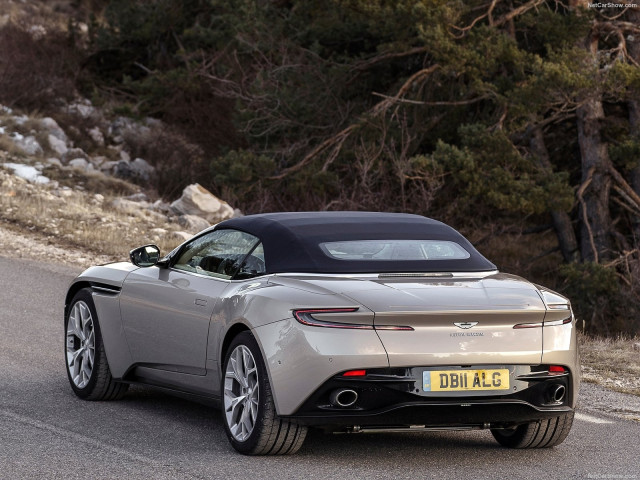 Aston Martin DB11 фото