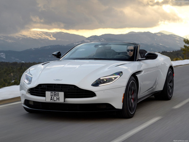 Aston Martin DB11 фото