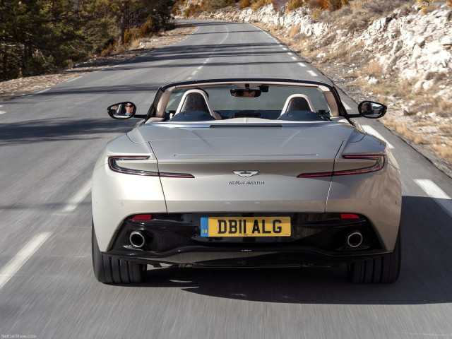 Aston Martin DB11 фото