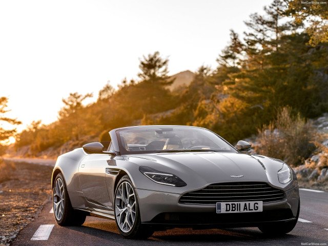 Aston Martin DB11 фото