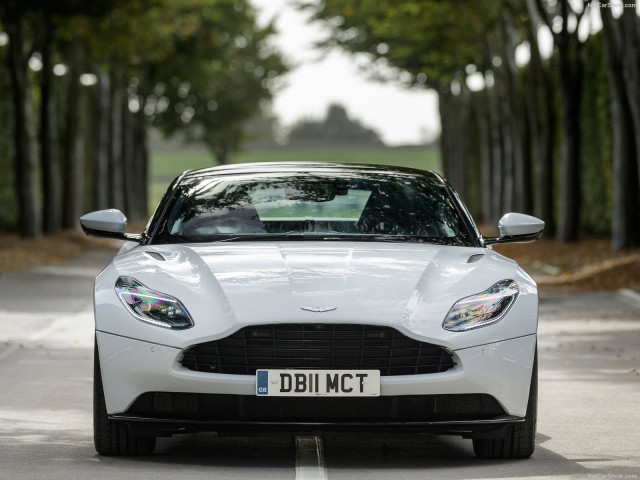 Aston Martin DB11 фото