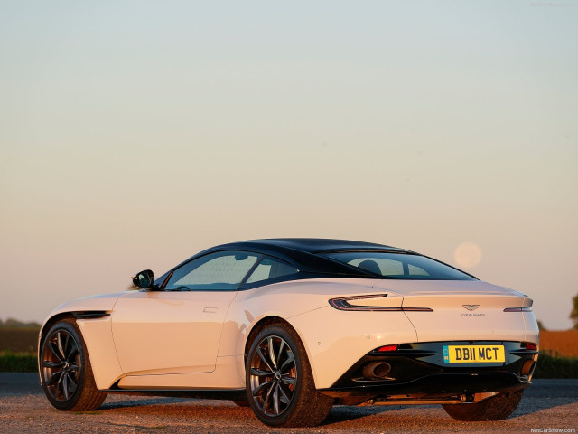 Aston Martin DB11 фото