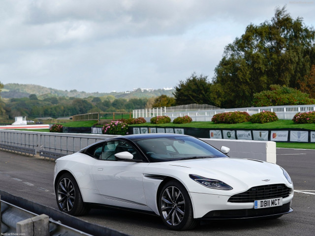 Aston Martin DB11 фото