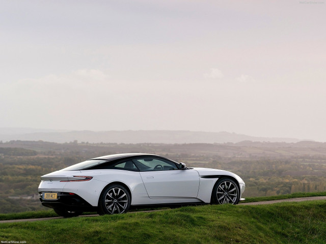 Aston Martin DB11 фото