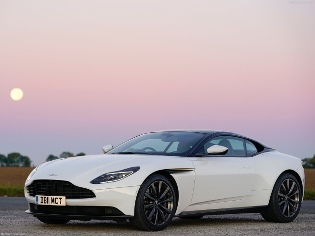 Aston Martin DB11 фото