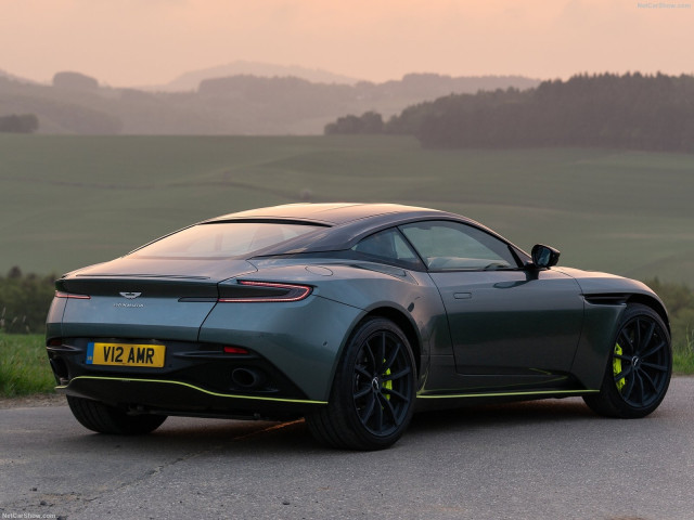 Aston Martin DB11 фото