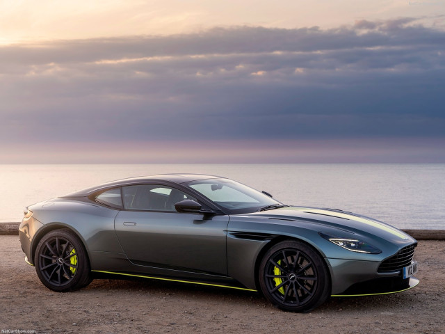 Aston Martin DB11 фото