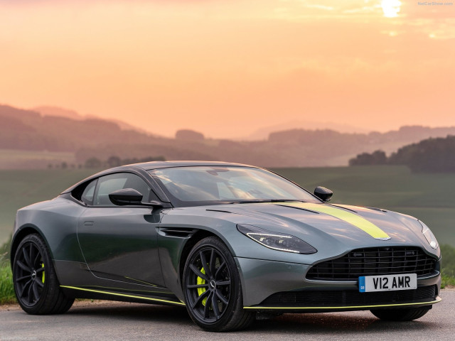 Aston Martin DB11 фото