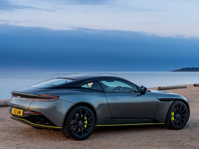 Aston Martin DB11 фото