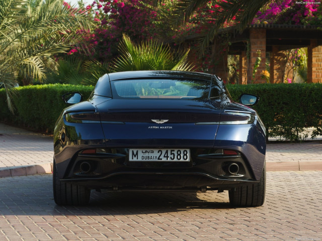 Aston Martin DB11 фото