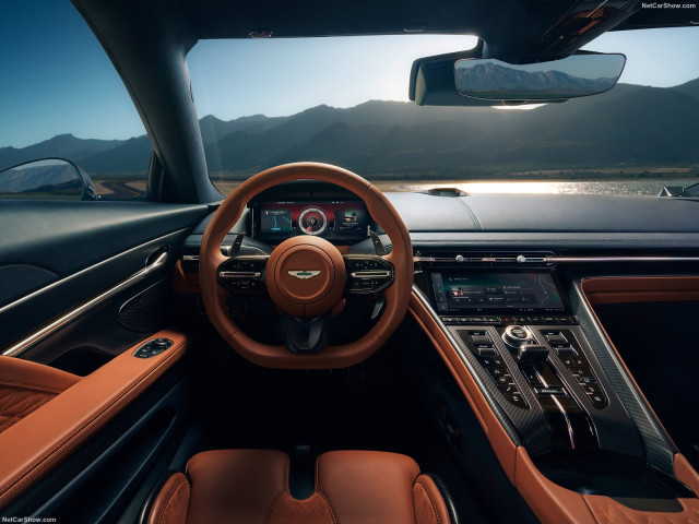 Aston Martin DB12 фото