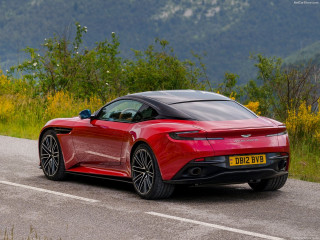 Aston Martin DB12 фото