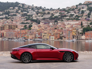 Aston Martin DB12 фото