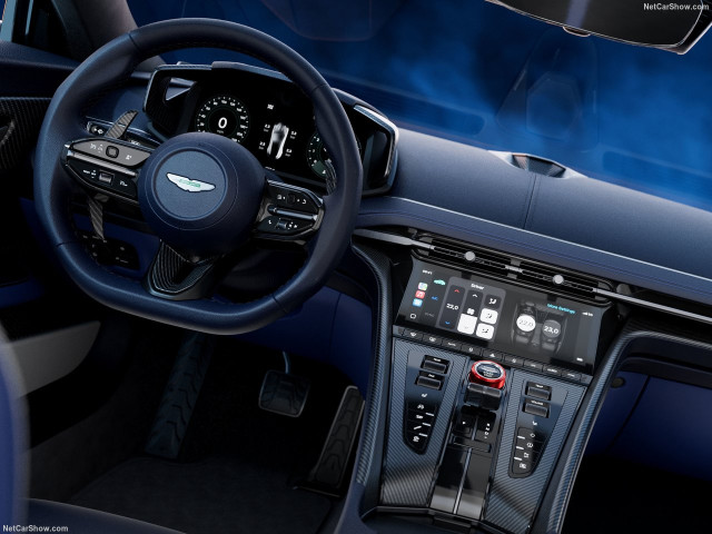 Aston Martin DB12 фото