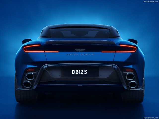 Aston Martin DB12 фото
