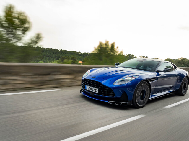 Aston Martin DB12 фото