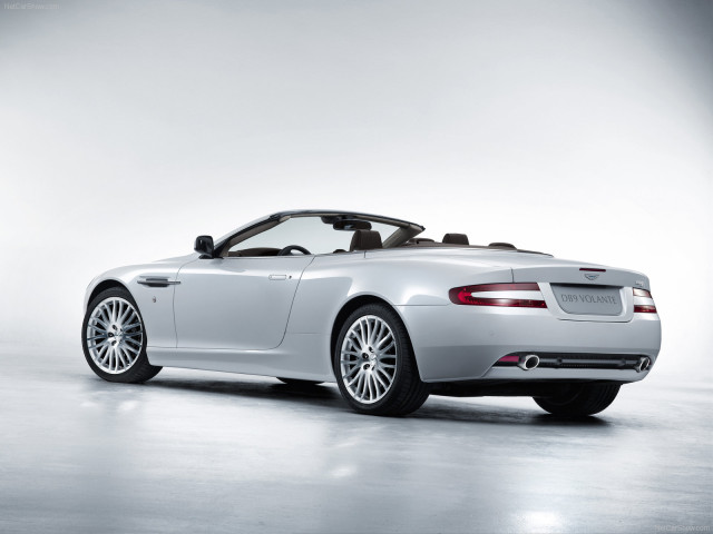 Aston Martin DB9 фото