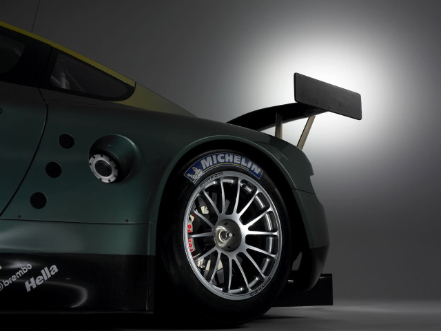 Aston Martin DBR9 фото