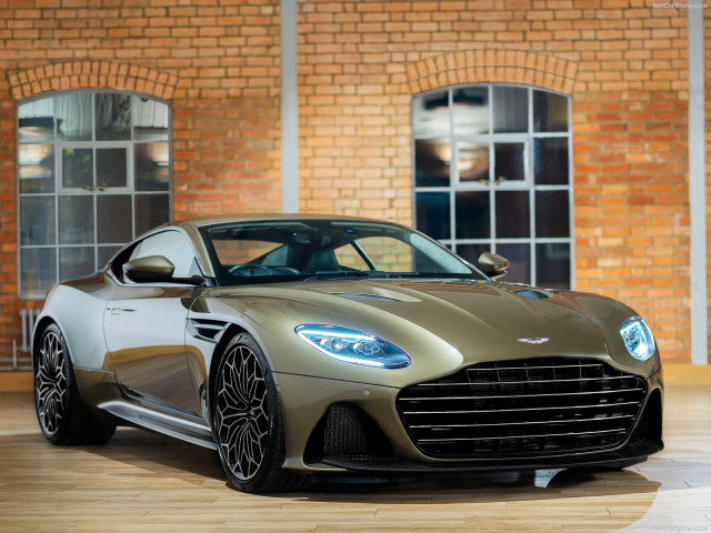 Aston Martin DBS фото