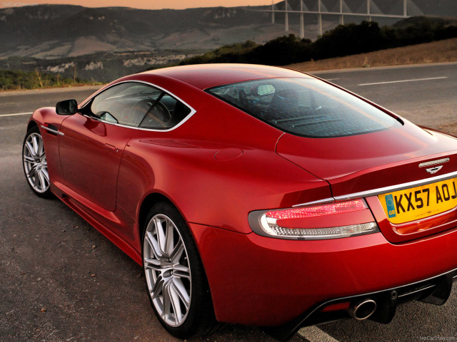 Aston Martin DBS фото