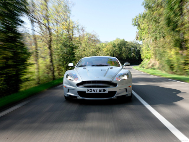 Aston Martin DBS фото