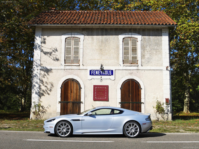 Aston Martin DBS фото