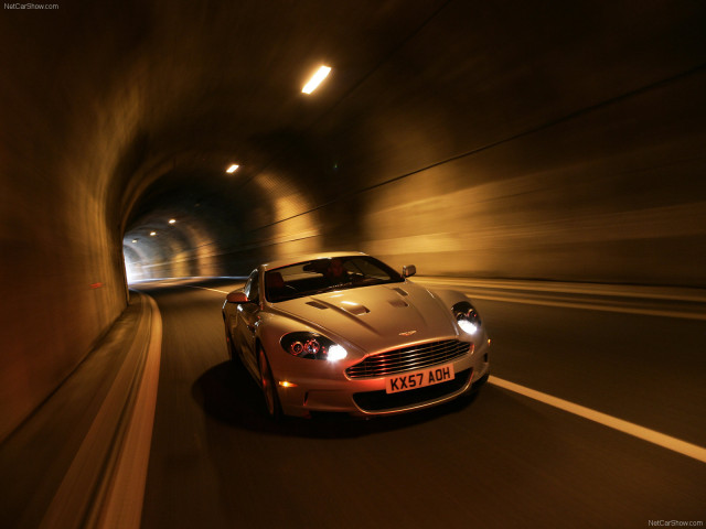 Aston Martin DBS фото