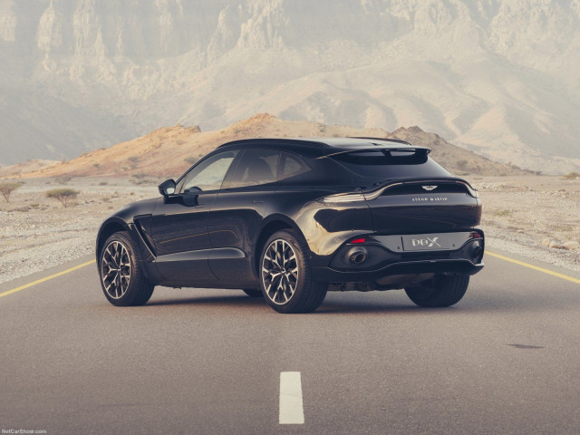 Aston Martin DBX фото