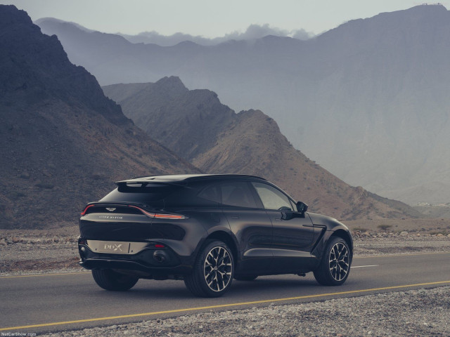 Aston Martin DBX фото