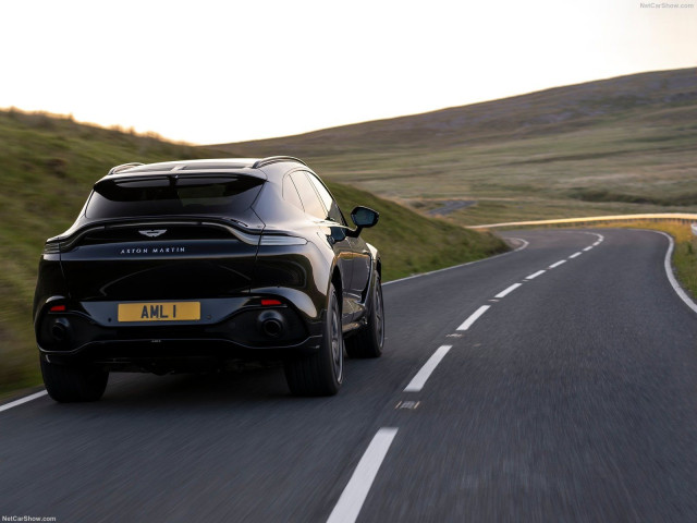 Aston Martin DBX фото
