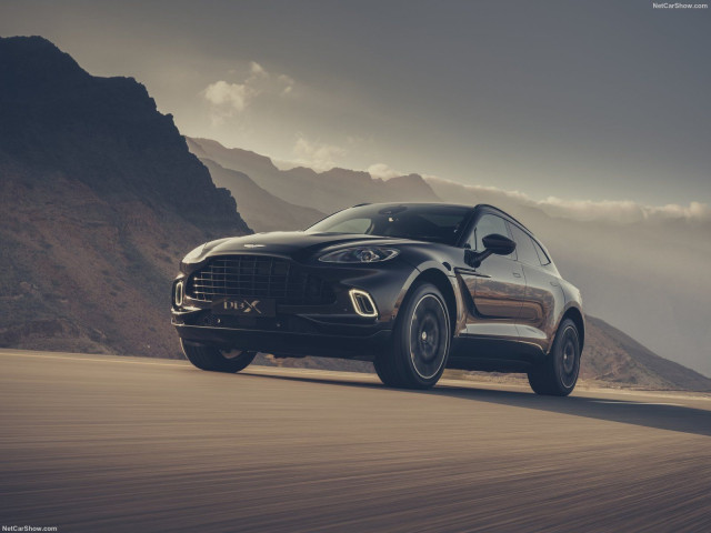 Aston Martin DBX фото