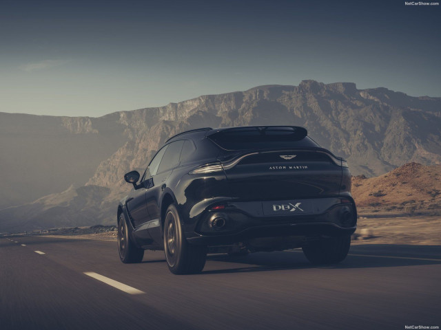 Aston Martin DBX фото