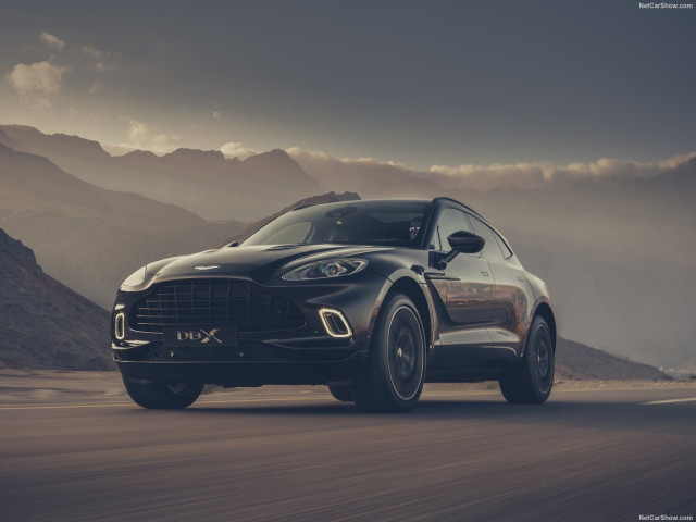 Aston Martin DBX фото