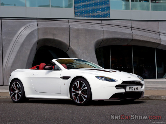 Aston Martin V12 Vantage Roadster фото